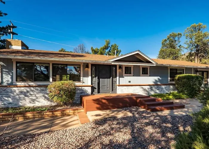 Red Rock Retreat With Amazing Patio And Hot Tub For Family Holiday home *