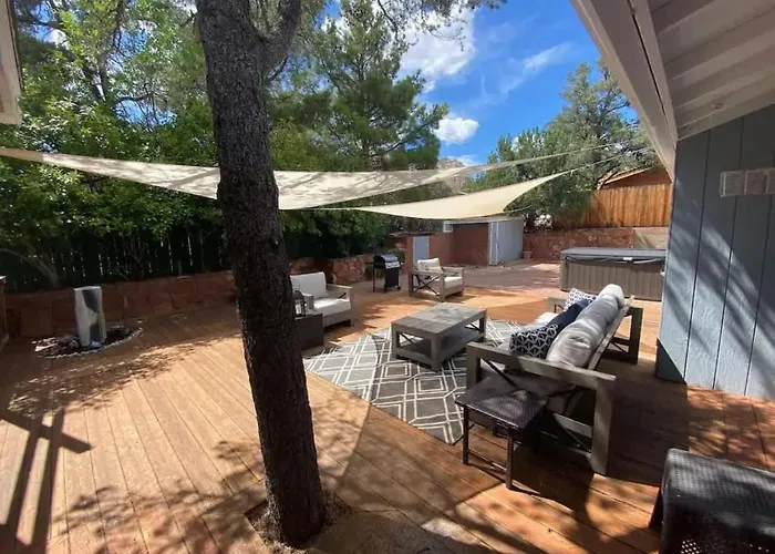 Red Rock Retreat With Amazing Patio And Hot Tub For Family Holiday home