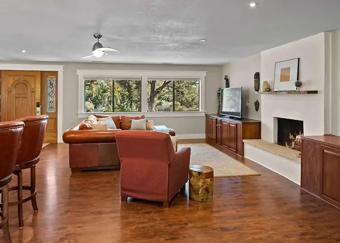 Red Rock Retreat With Amazing Patio And Hot Tub For Family *